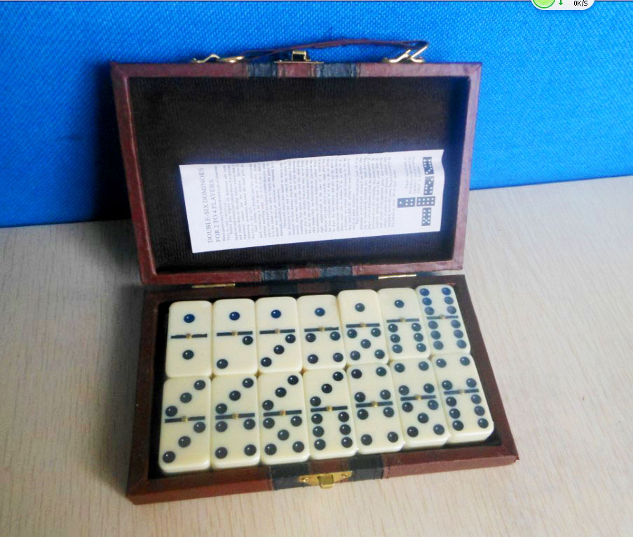 Dominoes in leather box - 5010
