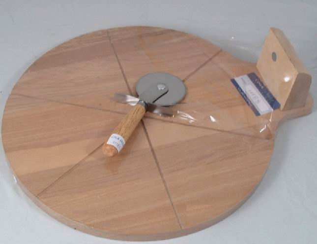 pizza cutter and board