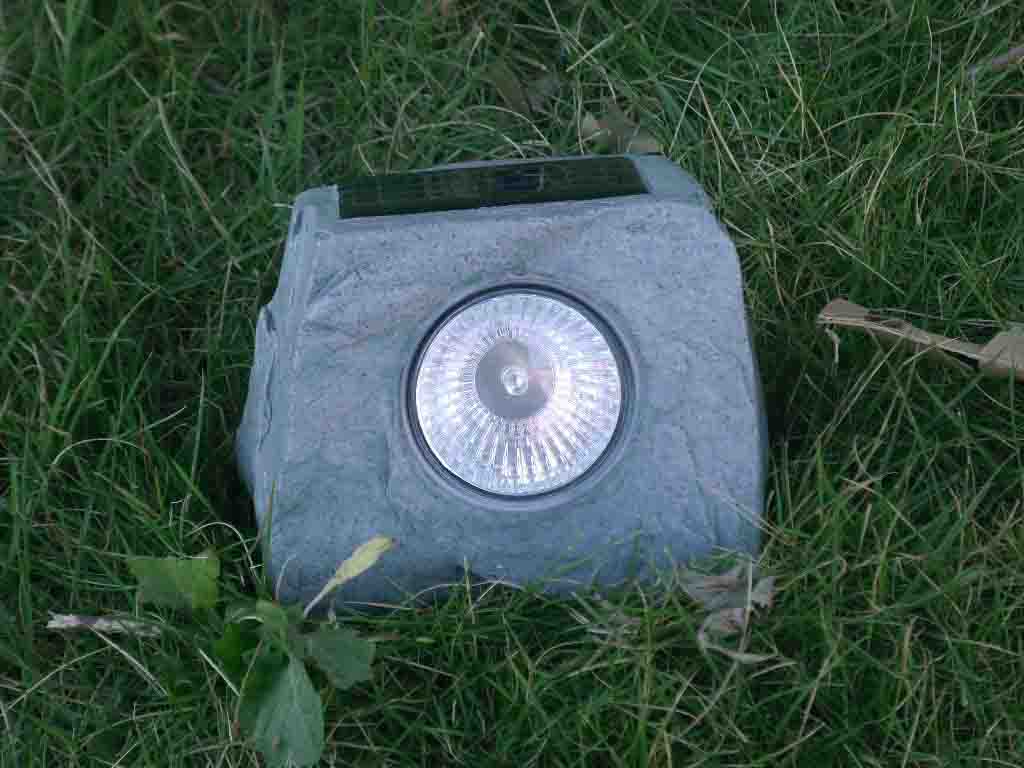 solar garden light