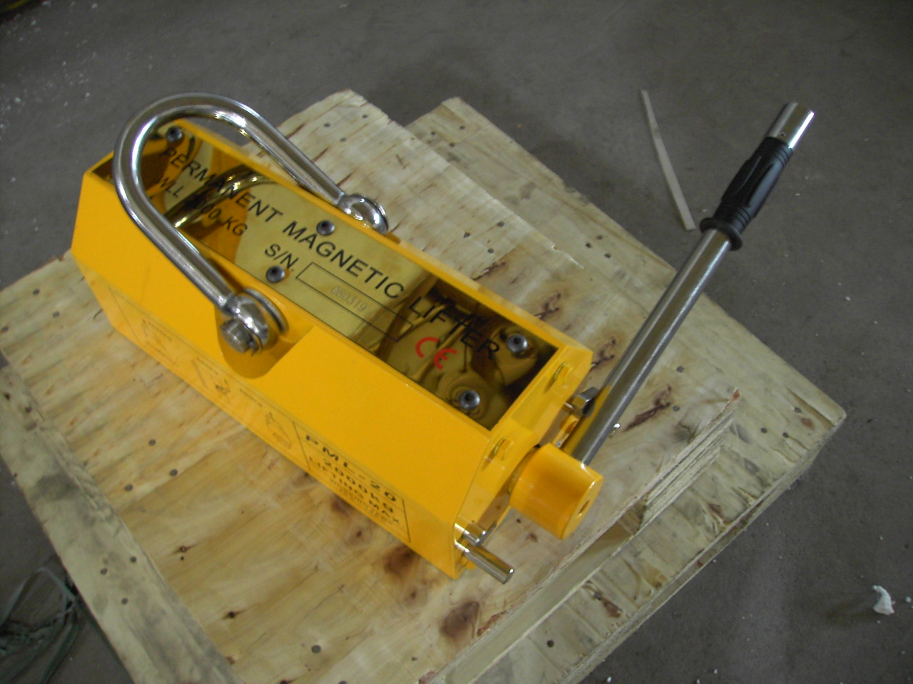 permanent magnetic lifter
