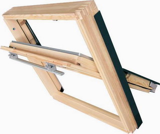 Centre pivot roof window