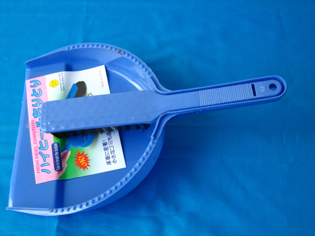 dustpan w/brush