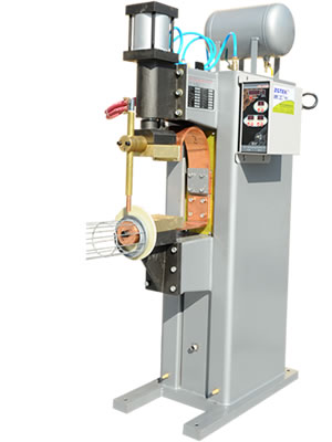 Top welder for filter bag cage