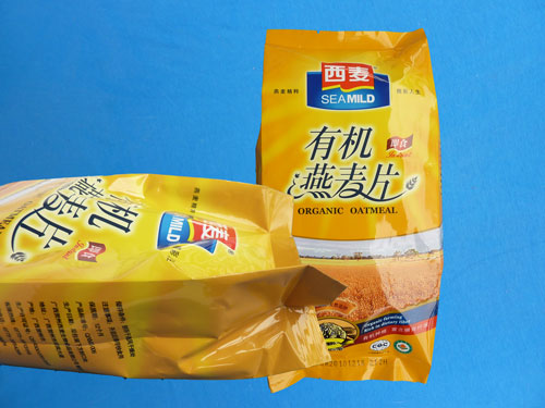 Laminated bags with gusset