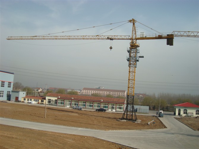TOWER CRANE
