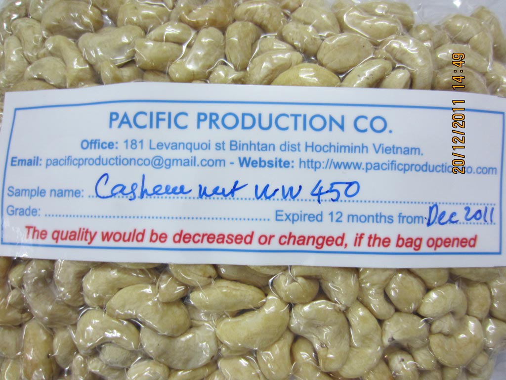 Cashew nuts without shell.