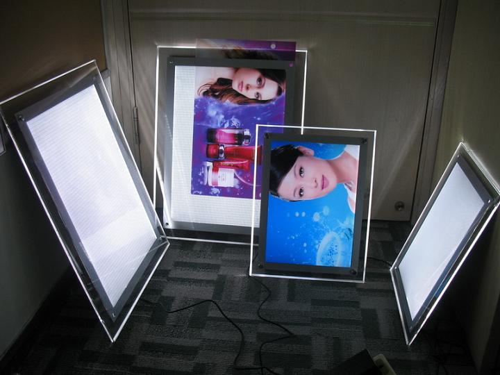 Slim crystal light box