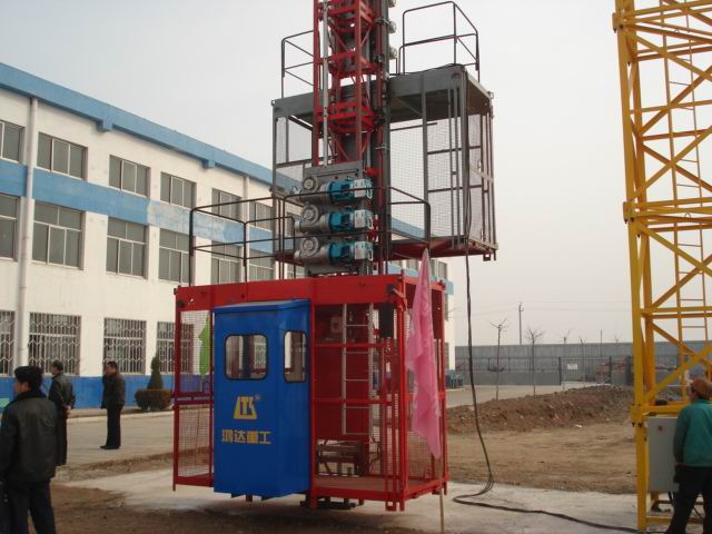 Construction elevator