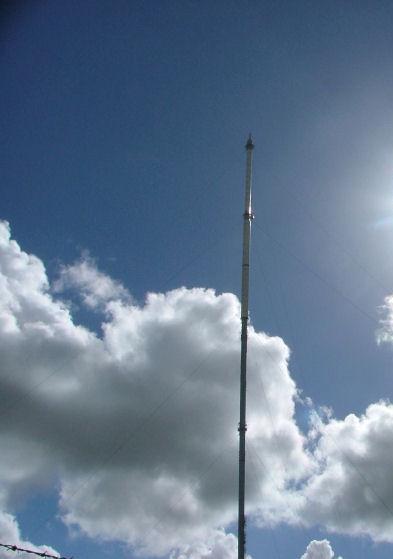 Guyed tower