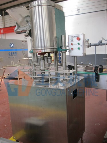 Screw capping machine
