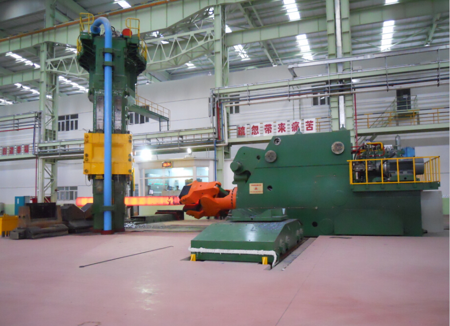 Rail bound forging manipulator