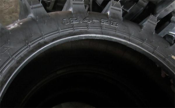 agricultural tyre R-2 12.4-28