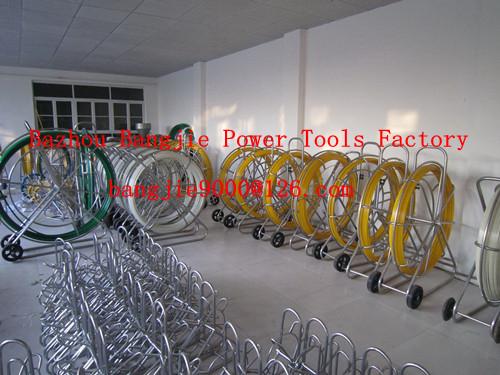 Portable duct rodder