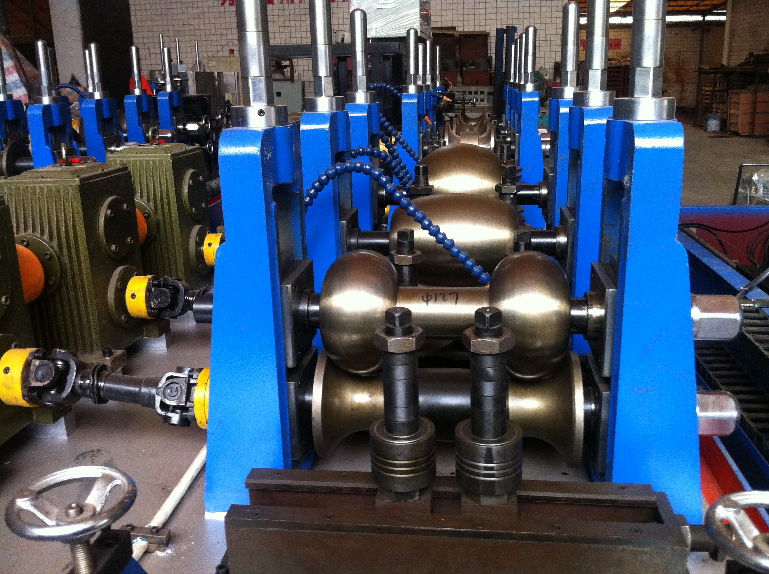 Cold roll forming machine