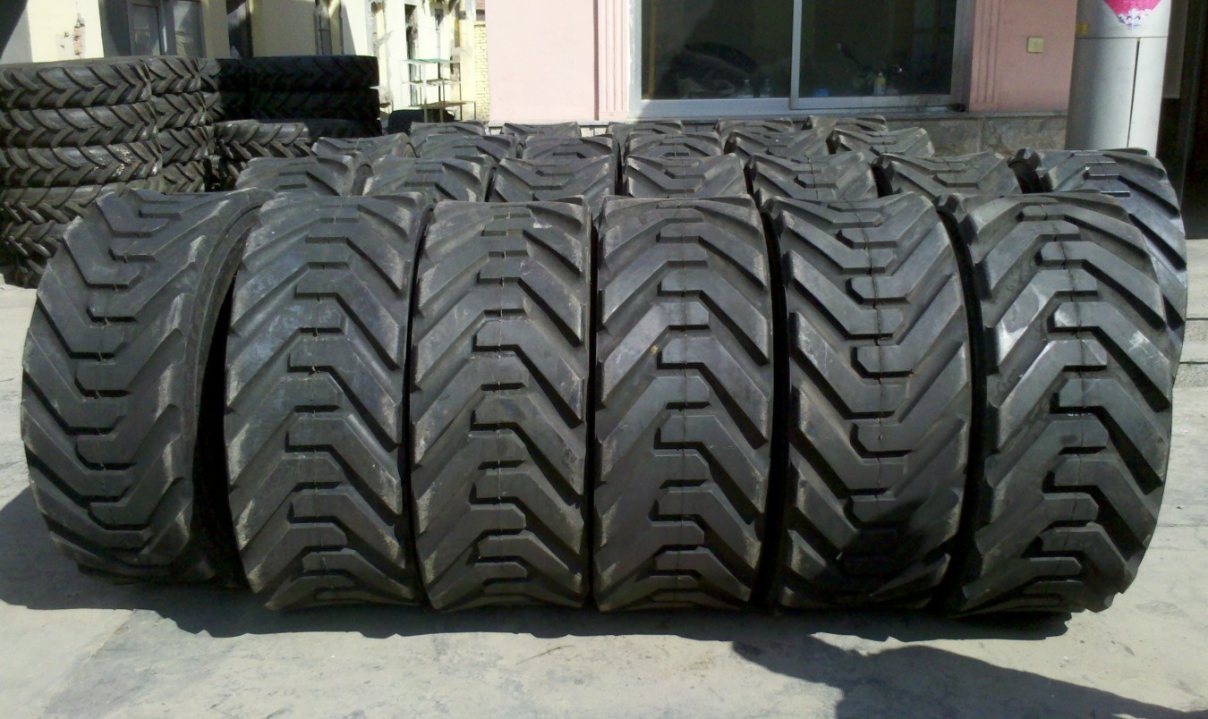 Catpillar Loader tires