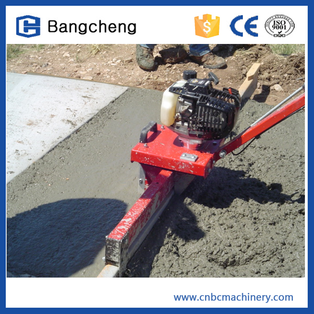 Walking type screeding machine in foreign country
