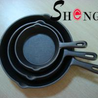 Large picture cast iron frying pan with short handle