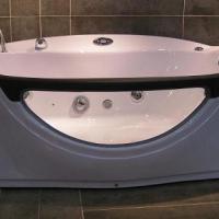 Large picture massage bathtub