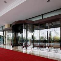 Large picture automatic revolving door