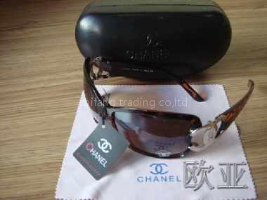 sunglasses handbag hat belt