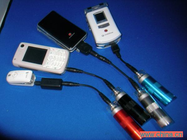 AA battery emergency mobile phone chargers