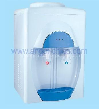 Desktop water dispenser