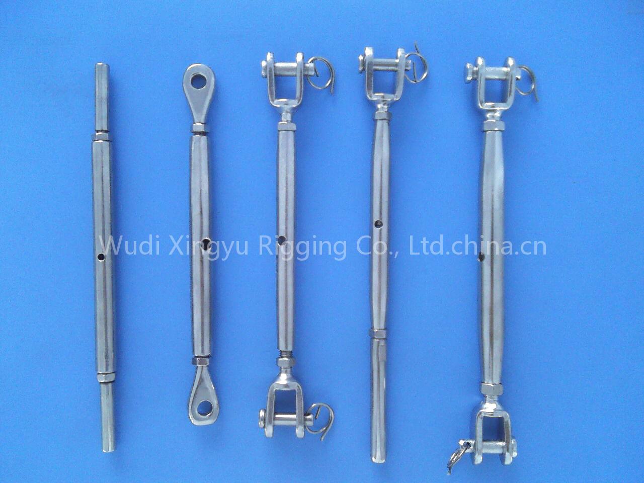 Turnbuckle with closed body