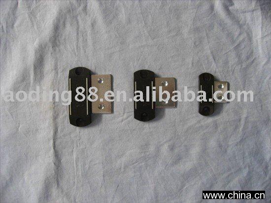 Thin magnet catches