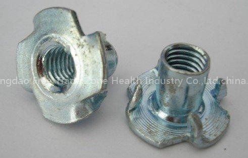 Tee nut with 4 prongs