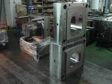 Plastic injection mould