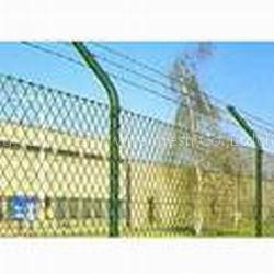 wire mesh fence