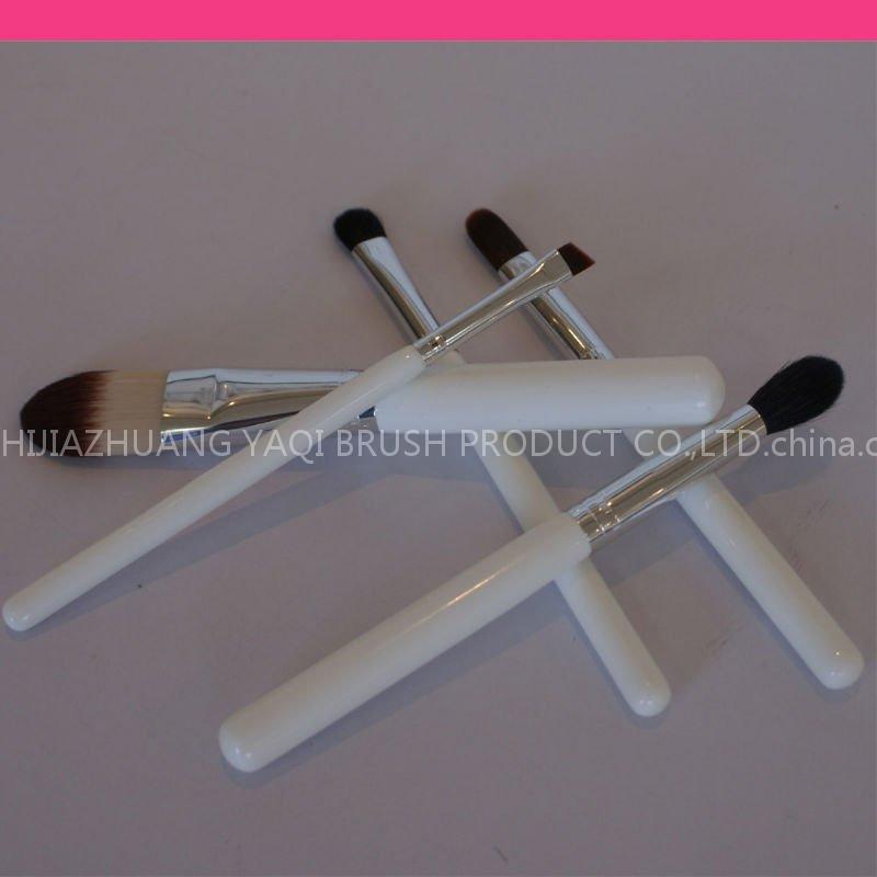 white makeup brush set
