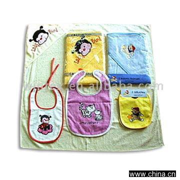 Bib, Hooded Towel and Blanket (WT-I-027A)