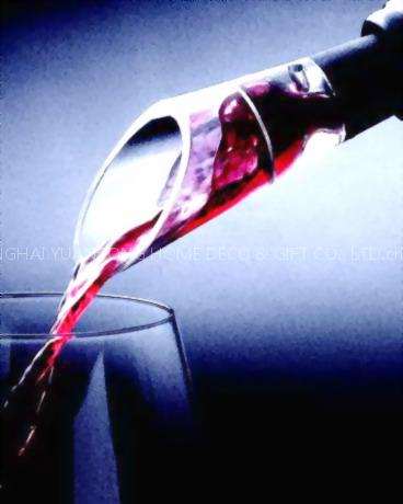 Wine pourer