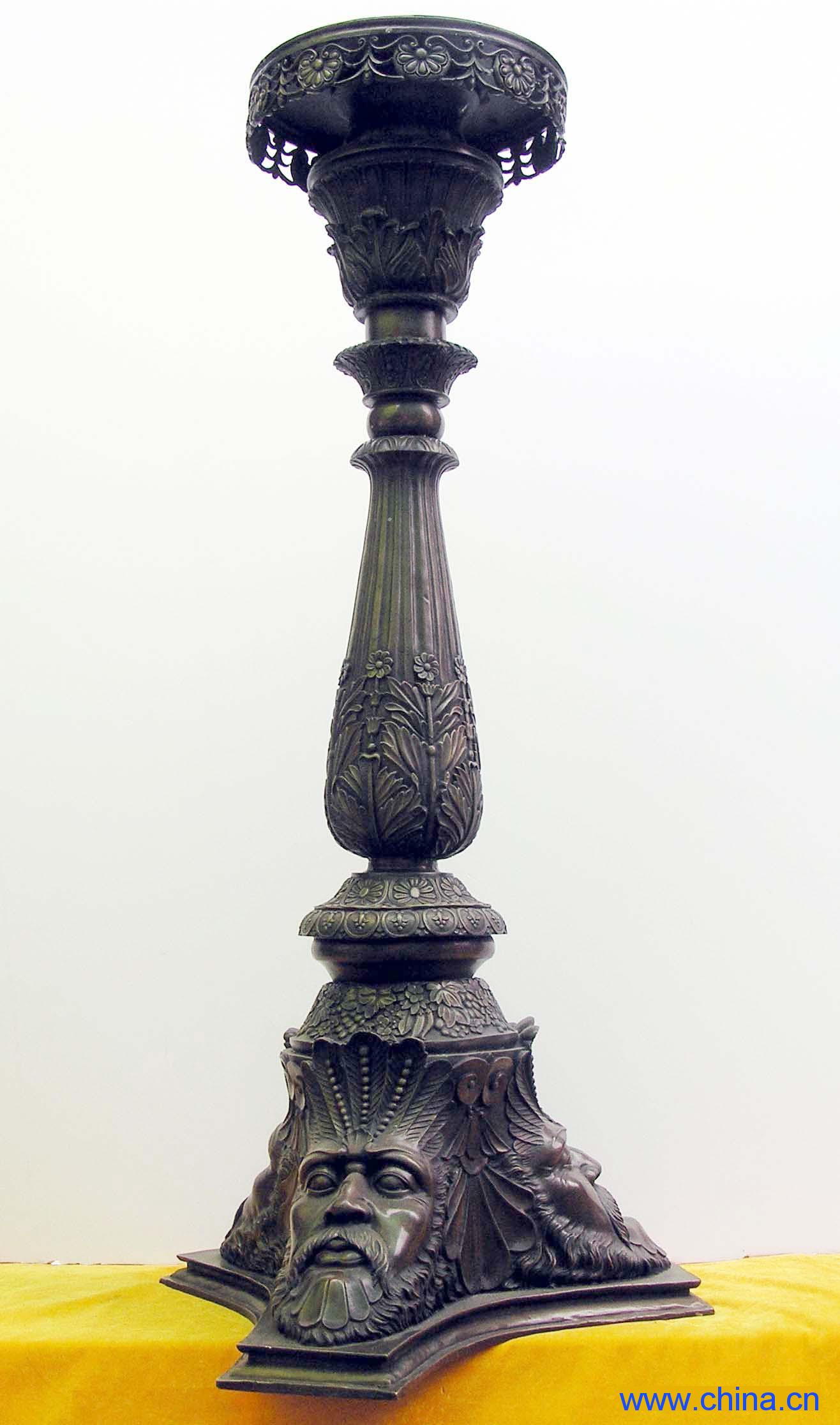 Bronze (big)flower holder
