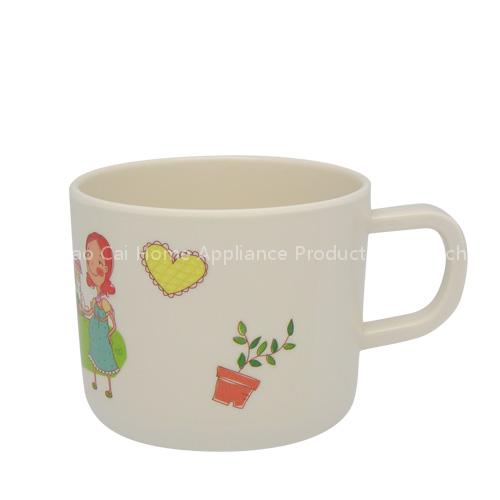 toothpick,hanger,basin,cup,tableware,ashtray,cotton swab