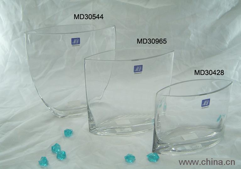 GLASS VASE