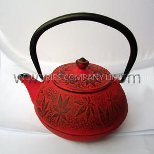 450ml cast iron teapot with maple leaf pattern design