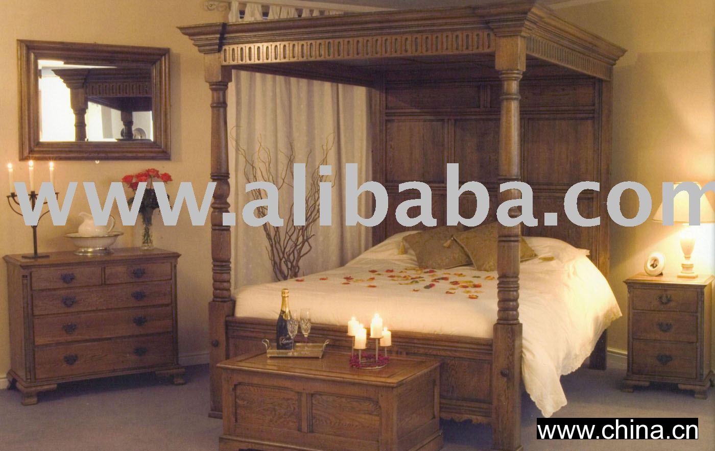 OAK REPRODUCTION BED AND CHEST