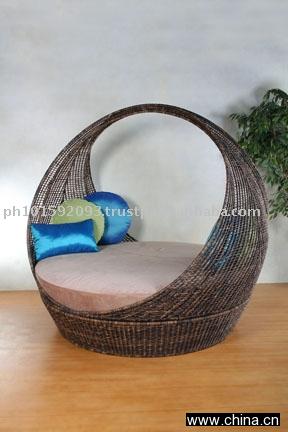 MOJI QUEEN SIZE DAY BED