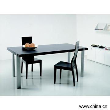 Dining Table & Chairs