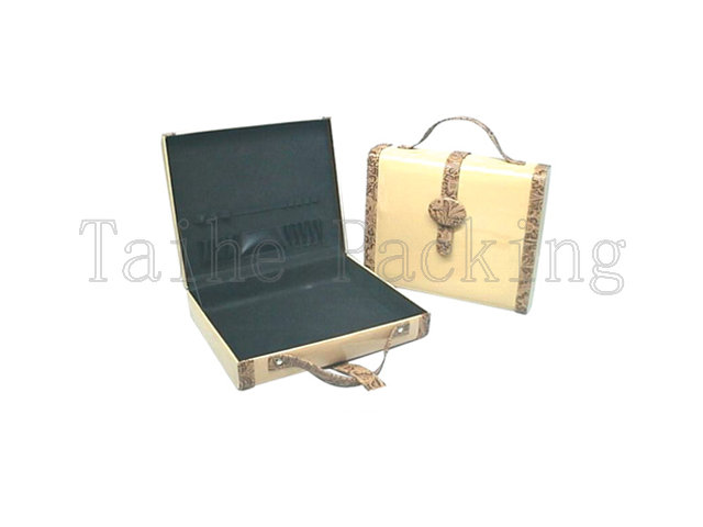 Elegant cosmetic case