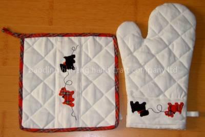 oven glove and tablemat