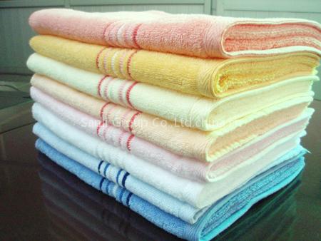 solid dyed towel with satin-border