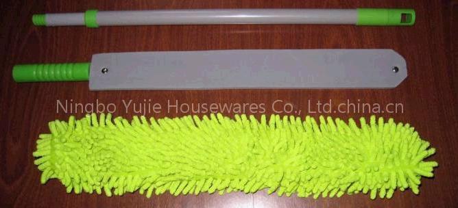 Long flexible duster