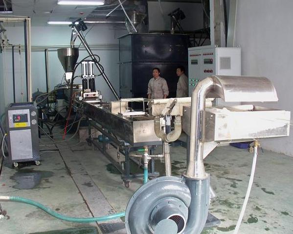 Twin screw extruder for PET recycle