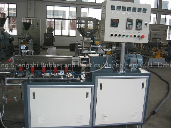 twin screw extruder