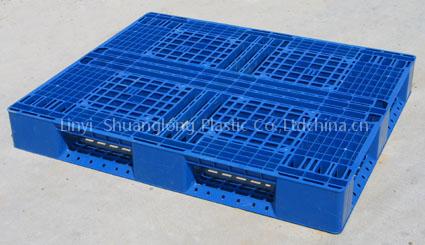plastic pallet