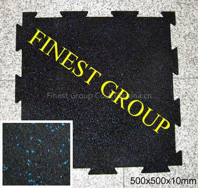 Interlocking rubber flooring tile