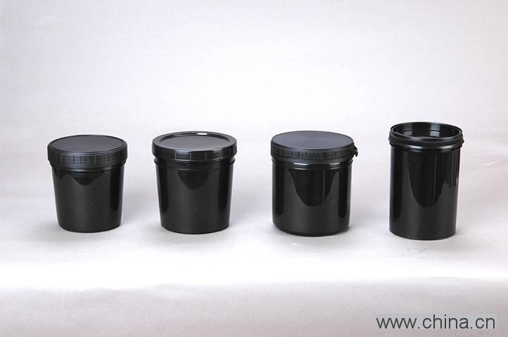 plastic pails